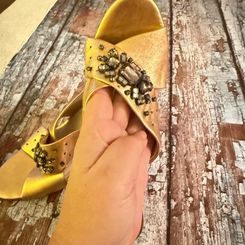 Louise et Cie Gold Bronze  Embellished Heels 👠 so pretty